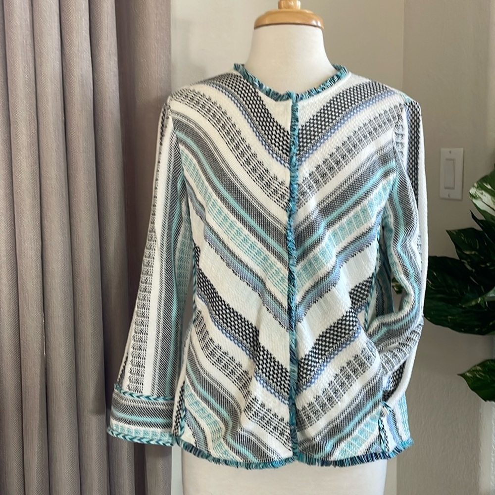 Beautiful coastal colored tweed jacket.